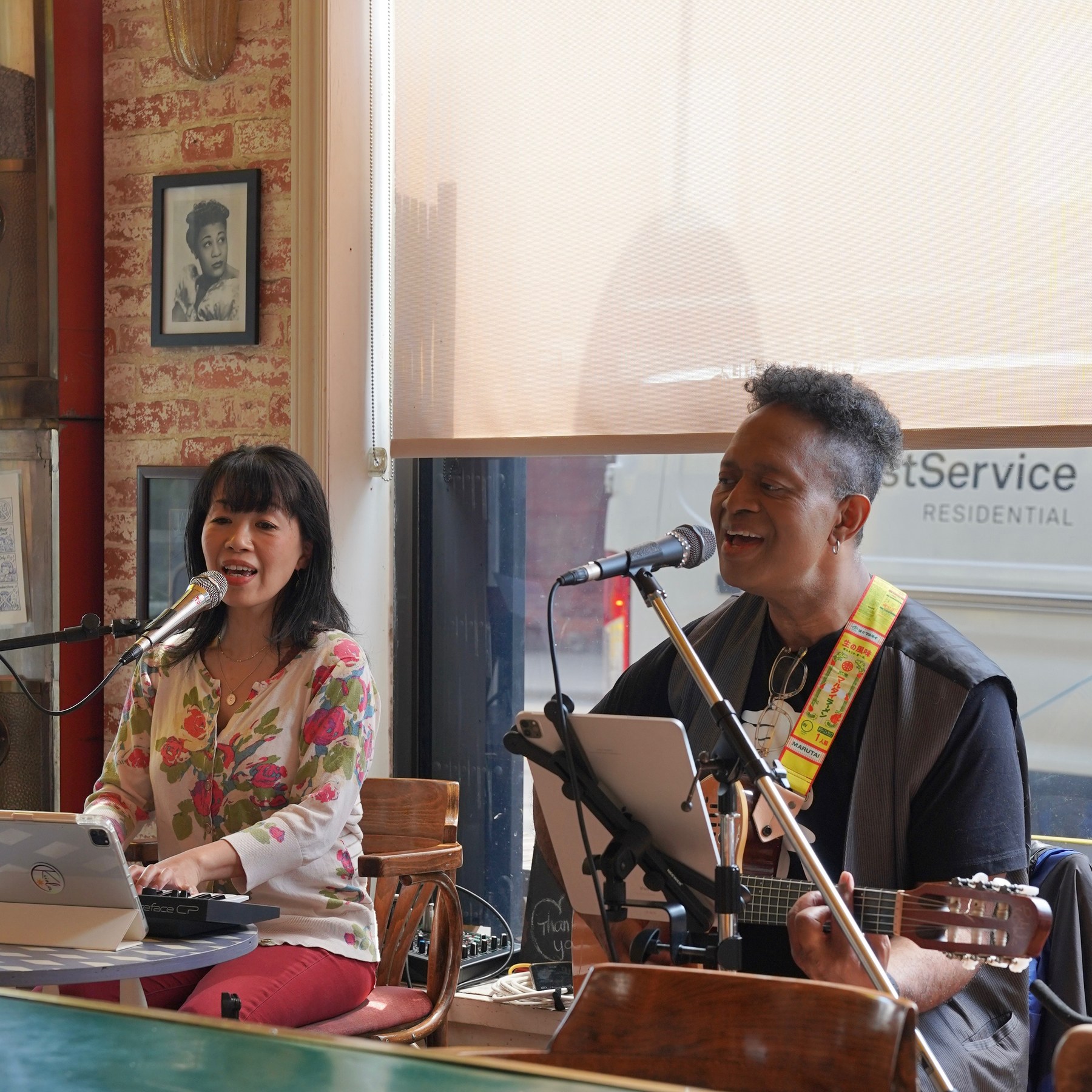 Bob and Cheerry performing live jazz inside the cafe